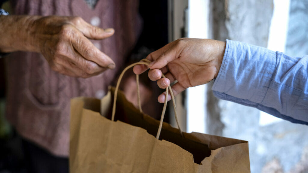 Posthospitalization meal delivery boosts outcomes for older adults