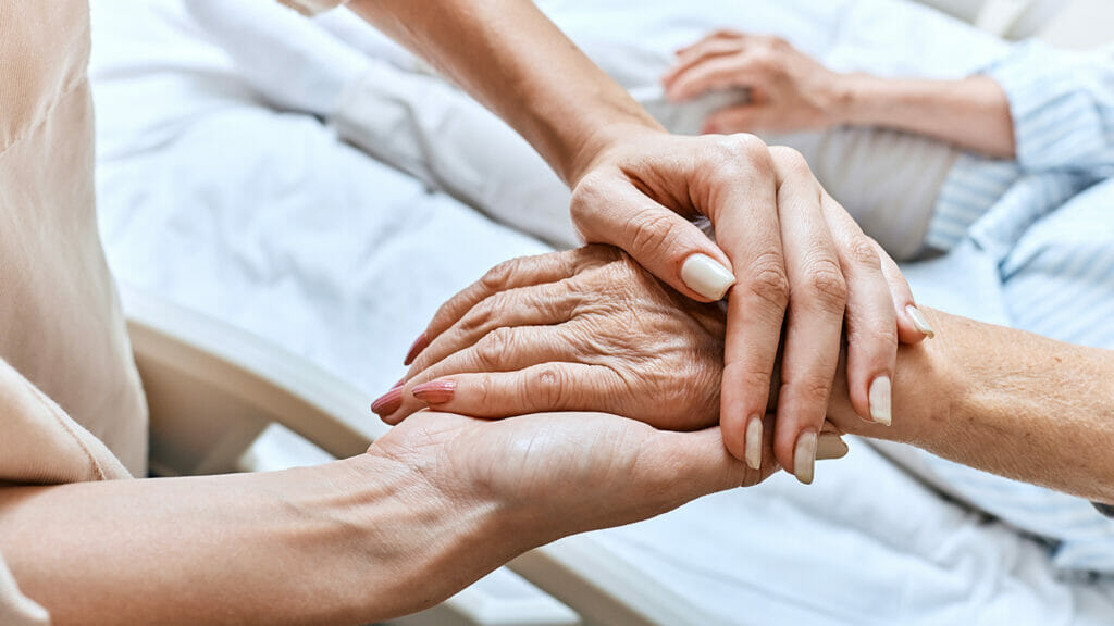 Hospice disenrollment among those with dementia costs payers, families, study finds